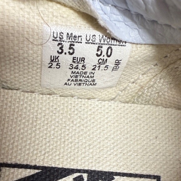 Vans Minnie Mouse Slip-On Sneakers - Cream and Pink - Picture 3 of 8